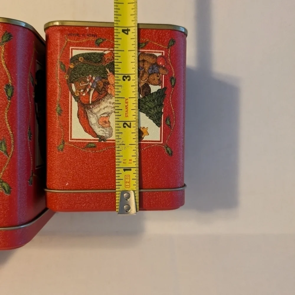 Christmas Santa square nesting cookie tins. 1991